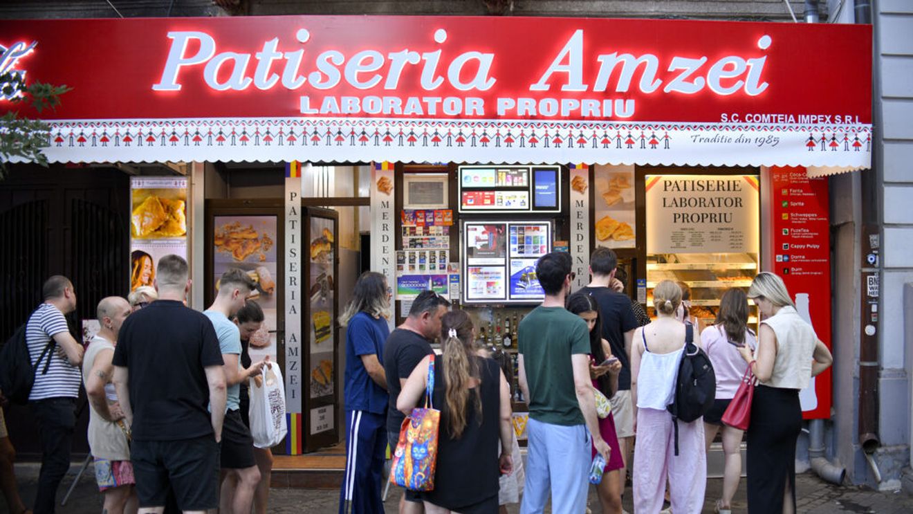 Incident violent la coada de la celebra patiserie din Piața Amzei, în plin „război al merdenelelor”. Poliția a intervenit