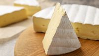 Lot de brânză Brie, retras din magazinele Metro după detectarea bacteriei Listeria