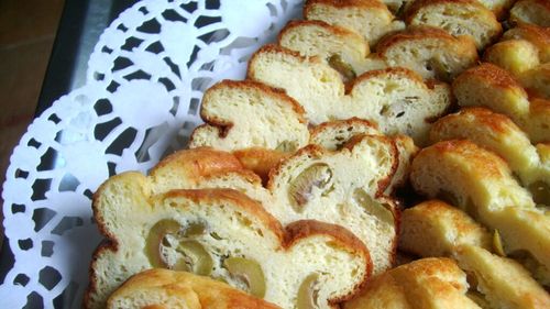 Chec aperitiv de primăvară: Se poate personaliza cu orice aveți în frigider: resturi de friptură, spanac, urzici, leurdă sau chiar ciuperci sotate