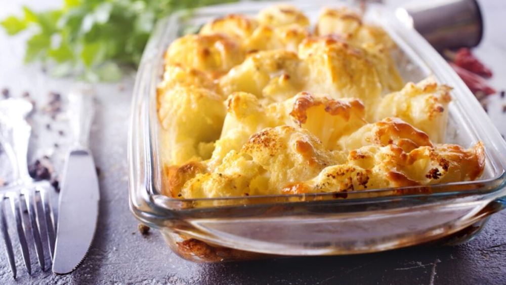 Conopidă gratinată cu ton și ierburi aromatice. O combinație gustoasă și ușoară și rapid de preparat - fel principal ușor, garnitură la pește sau prânz la pachet