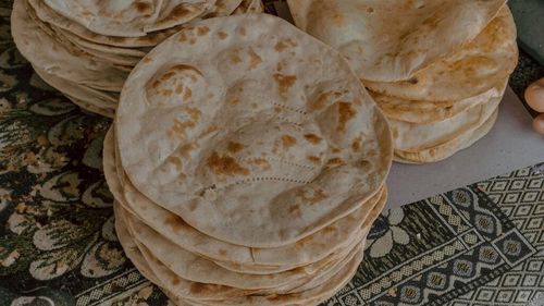 Lipie de ovăz umplută cu ingredientele preferate/ Un mic dejun fără gluten