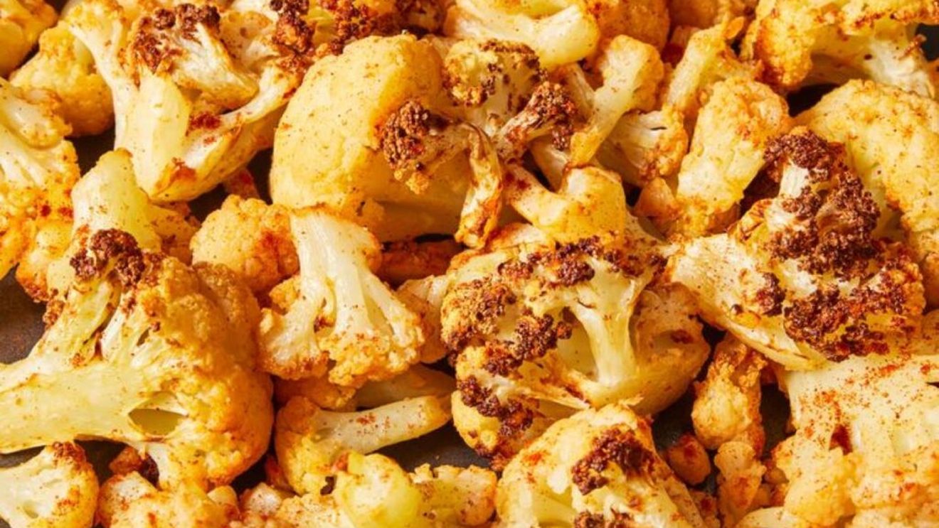 Buchețele de conopidă la air fryer, una din cele mai simple și rapide metode de preparare a acestei legume de toamnă. Merge combinată cu carne, pește, ouă, leguminoase dar și carbohidrați