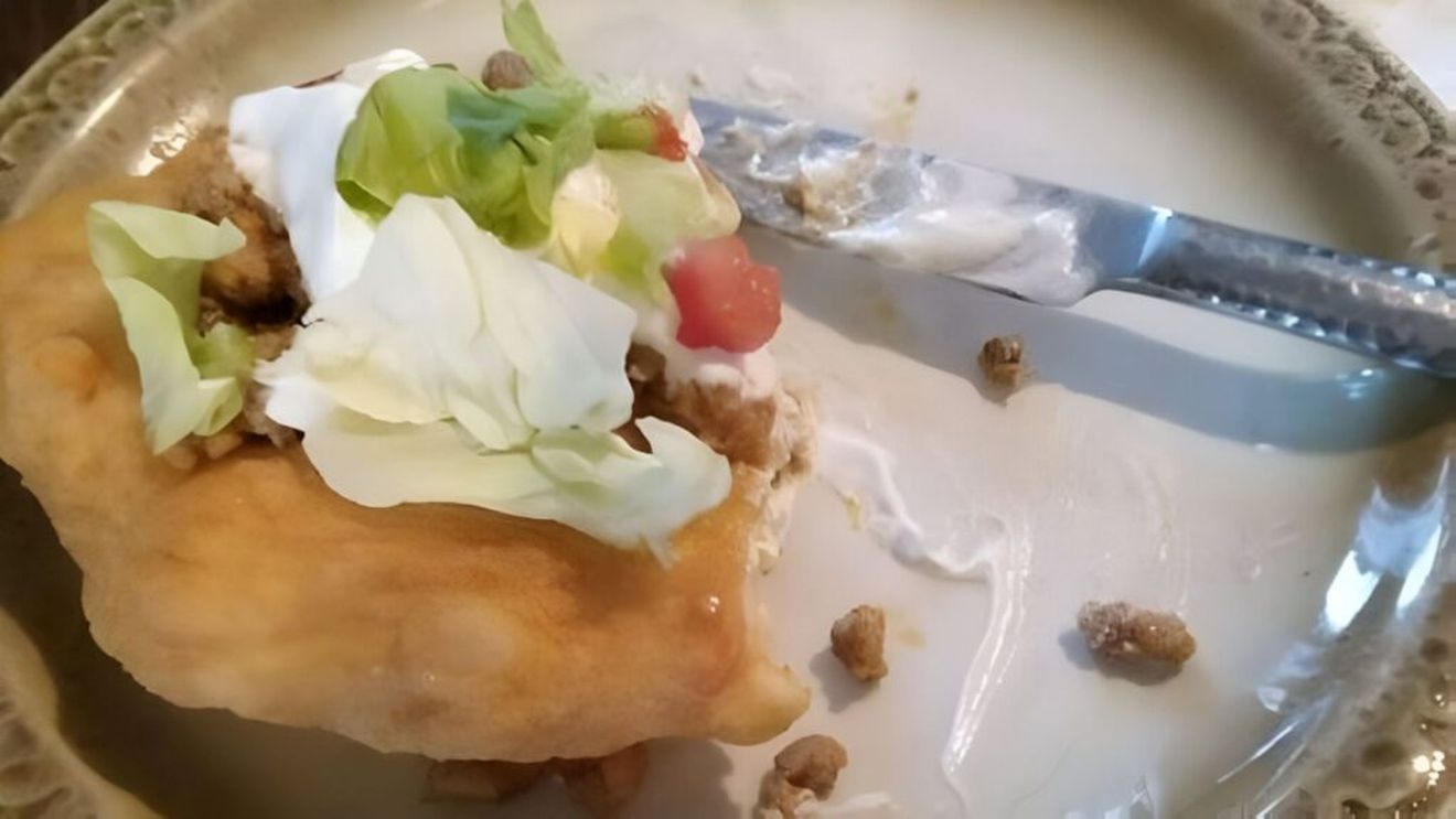 FOTO Ce am mâncat nou în vacanță: „Am descoperit în Statele Unite langoș cu umplutură de tacos, adică ceea ce se cheamă aici Indian tacos” - conf. dr. Eduard Nemeth, arheolog