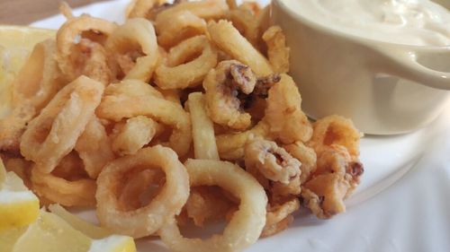 Rețetele Juanitei: Tapas. Calamari prăjiți în stil andaluz cu lămâie și alioli