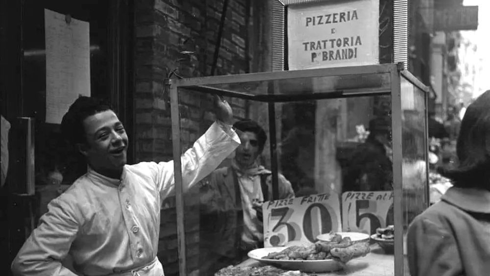 Mănânci azi și plătești peste 8 zile. „Pizza a otto”, un obicei de la Napoli care permitea și celor mai săraci să mănânce, chiar dacă nu aveau niciun ban în buzunar