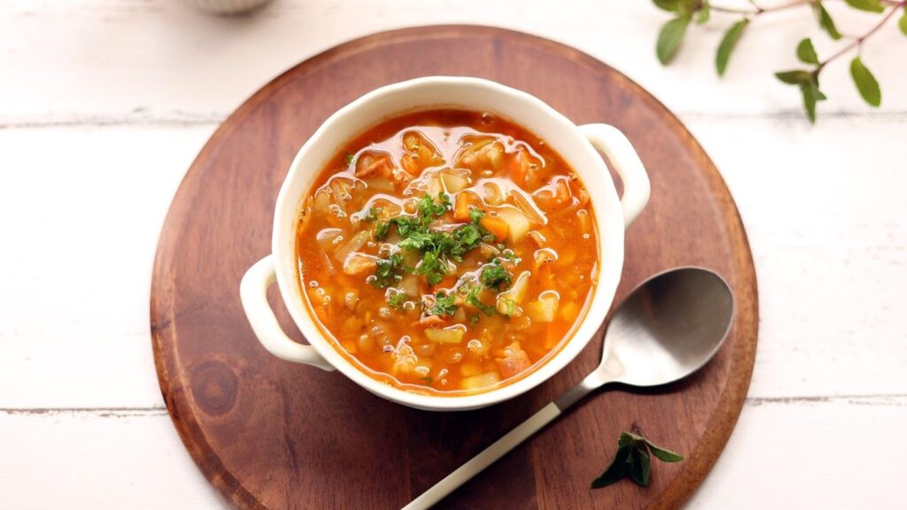 Minestrone, supa cu 1.000 de rețete și o istorie de 2000 de ani: Ce este, de unde provine și cum să o prepari cu legume de sezon