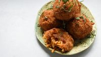 Arancini: rețeta autentică a celebrelor bile de orez din Sicilia / Rețeta născută din resturile de orez care a devenit simbolul Siciliei