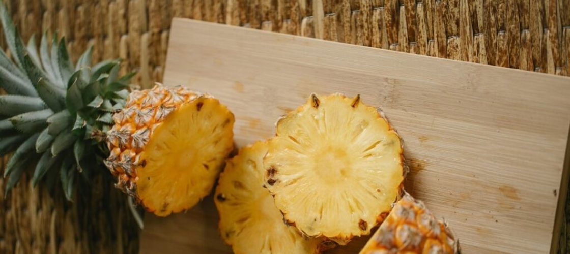 Când te dor oasele și articulațiile lasă analgezicul și apelează la ananas/ Cum combate durerile articulare și sprijină digestia