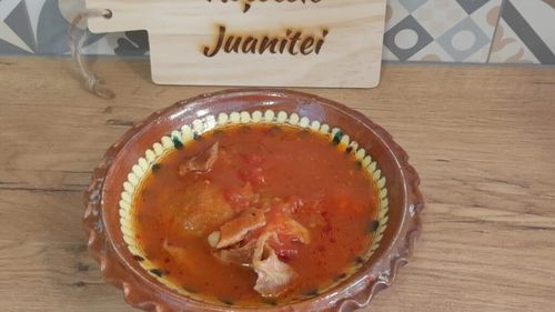 Rețetele Juanitei | Ostropel de curcan, adaptarea unei vechi rețete cu carne, sos de roșii și usturoi