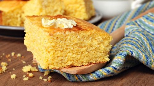 Mureș: Mămăliga „tocșită” și gălușcele - preparate tradiționale la Sânpetru de Câmpie / Cum se prepară prăjitura din mălai