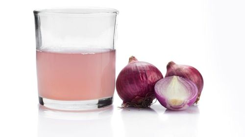 Ceai de ceapă. Un remediu natural străvechi câștigă din nou teren: fiartă în apă sau infuzie la rece. Ajută în principal activitatea inimii și reglează glicemia, dar dar și în caz de răceală, și are efect detoxifiant