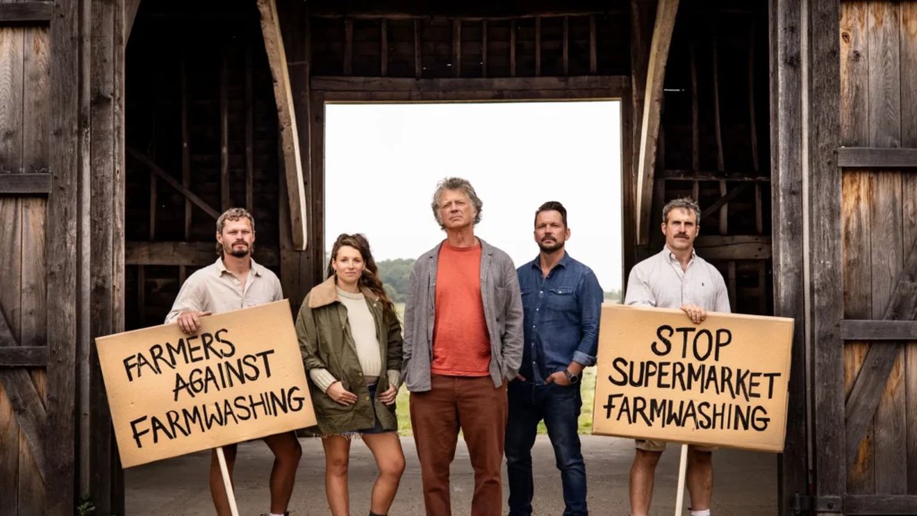 Fermierii britanici cer marilor lanțuri comerciale să înceteze practicile de „farmwashing” și să sprijine producția locală