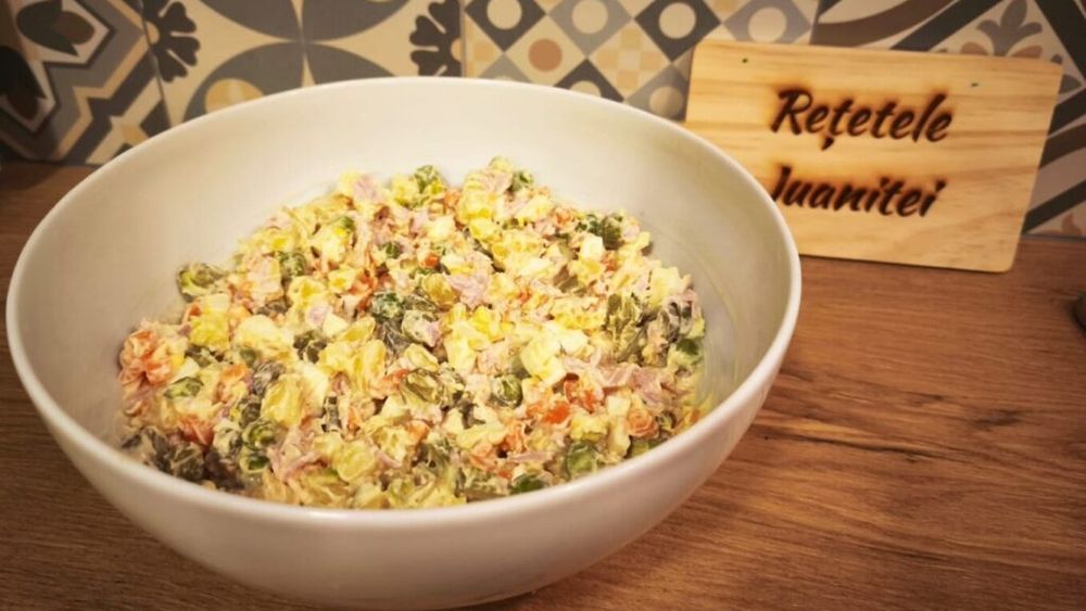 VIDEO | Rețetele Juanitei | Salată de pui rapidă din câteva ingrediente / Se poate prepara cu maioneză sau cu sos de iaurt