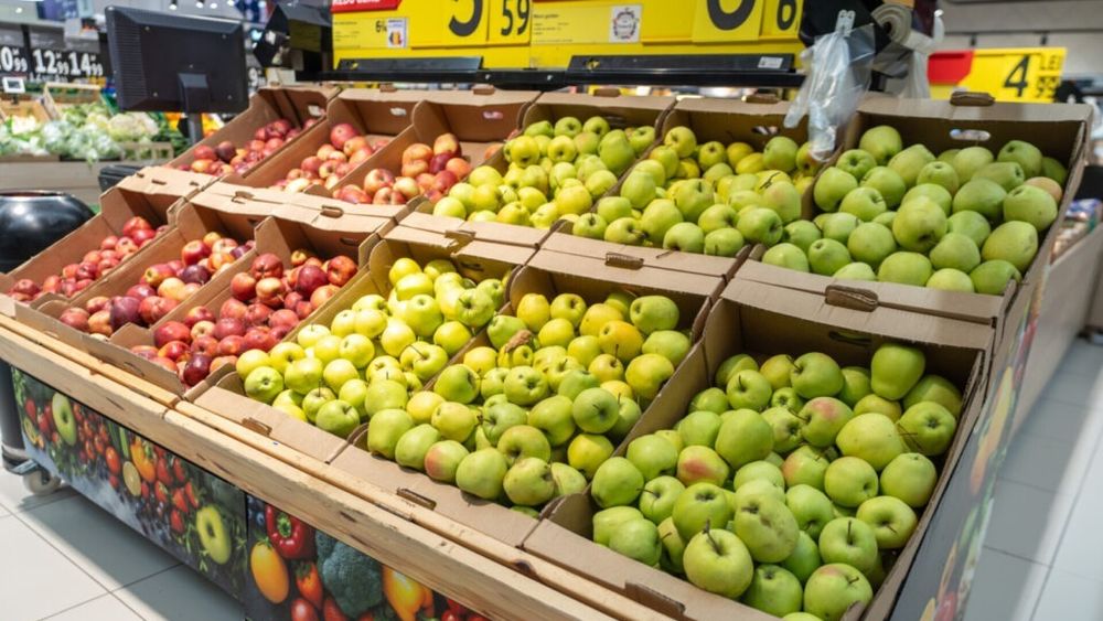 ALERTĂ! Fructe cu pesticide din Egipt, etichetate ca fiind din Grecia. Se aflau pe rafturile unui lanț de hypermarketuri din România / Percheziții în București și în două județe