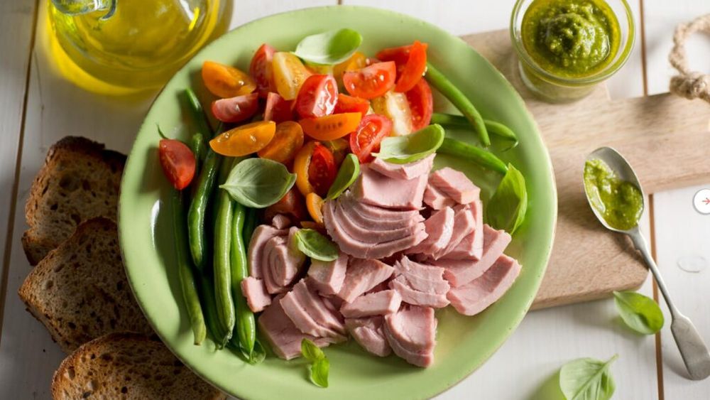 Trei salate cu ton și legume / Fresh, de vară, cu influențe mediteraneene - pentru o alimentație echilibrată și nutritivă / Se prepară rapid, în 15 minute