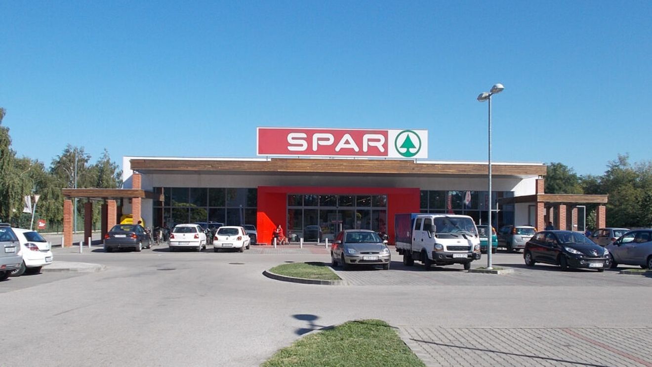 Lanțul de supermarketuri Spar a depus plângere la Comisia Europeană împotriva Ungariei / Măsurile impuse de guvernul Orban i-au provocat companiei pierderi de 90 mil. de euro