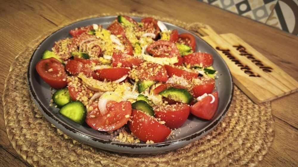 Rețetele Juanitei | Salată tradițională georgiană/ Tot farmecul acestei rețete cu carne de pui este în condimente și în ingredientul secret