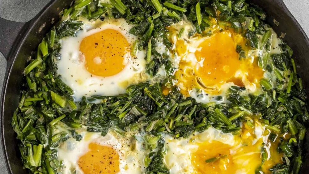 Spanac cu ouă , o rețetă savuroasă de brunch sănătos / Rapid de făcut, perfect pentru o masă ușoară de vară