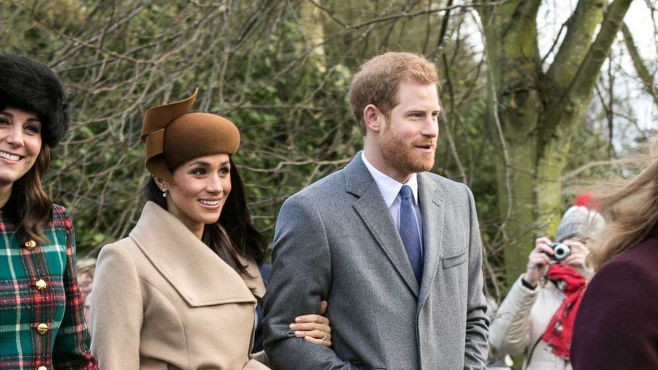 Meghan Markle, criticată pentru noul show culinar de pe Netflix: „Lumea este în flăcări, dar ea ne învață cum să facem gogoşi gourmet şi aranjamente florale rafinate”