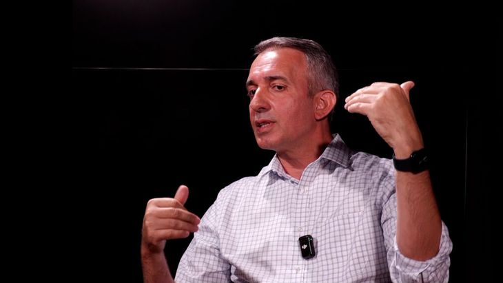 VIDEO | Putem deveni dependenți de mâncare? / Dr. Ion Niculăescu: „Semnalele îngrijorătoare apar când există pofte intense, pierderea repetată a controlului și consumul continuă în ciuda efectelor negative”