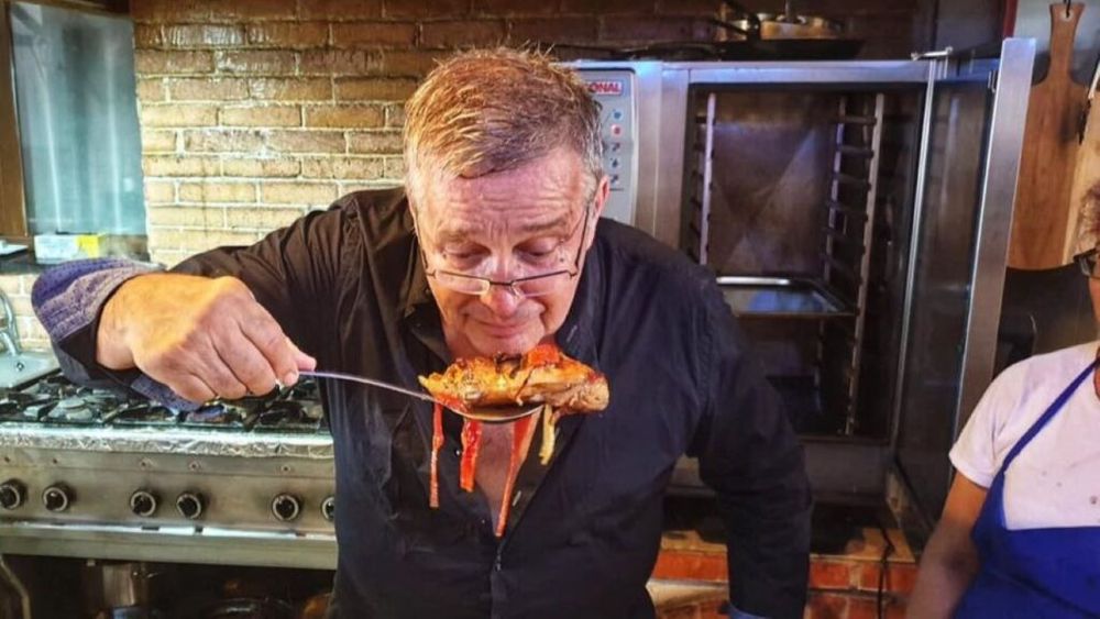 UPDATE | Crama lui Mircea Dinescu, inundată în 2014, în urma unui ordin al lui Victor Ponta? / Fostul premier, în prezent candidat la președinția României, a susținut public că a decis ca apele Dunării să acopere mai multe zone din sudul Olteniei ca să ajute Serbia