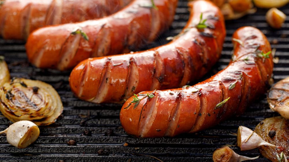 Șapte alimente pe care chefii Michelin spun să nu le pui pe grătar / Cu ce poți înlocui cârnații și burgerii