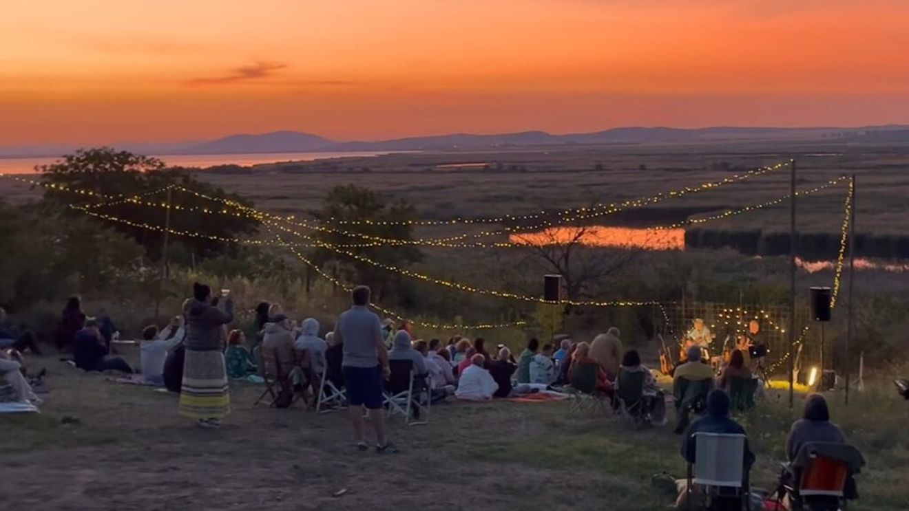 Sezonul turistic la cetatea Enisala din Tulcea, deschis de artistul fotograf Răzvan Voiculescu cu evenimente gastro-culturale la care au fost invitaţi Nicu Alifantis şi Ada Milea