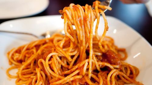 Pastele aduc fericirea, indică un studiu al Universității Cattolica Sacro Cuore de la Roma, care a analizat efectele neuropsihologice ale mâncării tradiționale a italienilor. Inclusiv pentru că se mănâncă în grup și stimulează socializarea