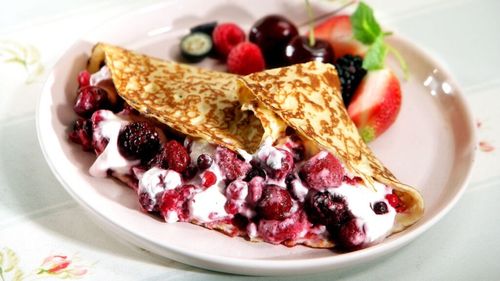 Clătite cum nu ai mai mâncat/Cum să faci dintr-un desert banal, un deliciu cu fructe