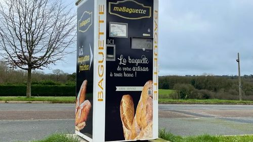 VIDEO | Știi tonomatele unde se vând sucuri și dulciuri? În Franța există astfel de mașinării de unde poți cumpăra pâine proaspătă, chiar și când brutăria e închisă