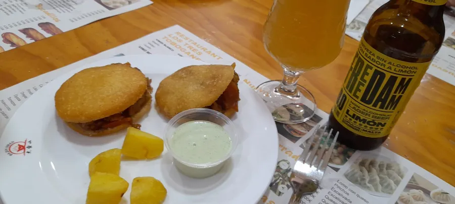 tapas, pui cu picioare albastre