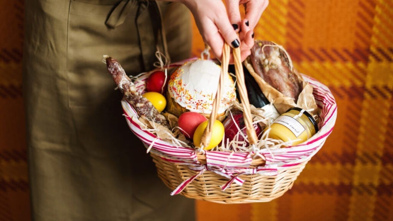 SONDAJ: 4 din 10 companii le vor oferi angajaților coșuri cu produse de sezon de Paști