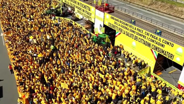 Aproximativ 10.000 de fermieri protestează la Pasul Brenner și cer schimbarea regulilor „Made in Italy”