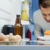 5 sosuri și condimente pe care ar trebui să le arunci din frigider / Specialiștii avertizează că pot provoca toxiinfecții alimentare