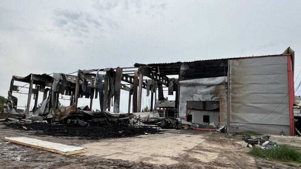 FOTO | Rusia continuă să distrugă fermele ucrainene: pierderi de milioane de euro în regiunile Cernihiv și Harkov / „Ruşii distrug în mod deliberat sectorul agricol ucrainean pentru că ştiu că suntem cel mai mare competitor al lor”