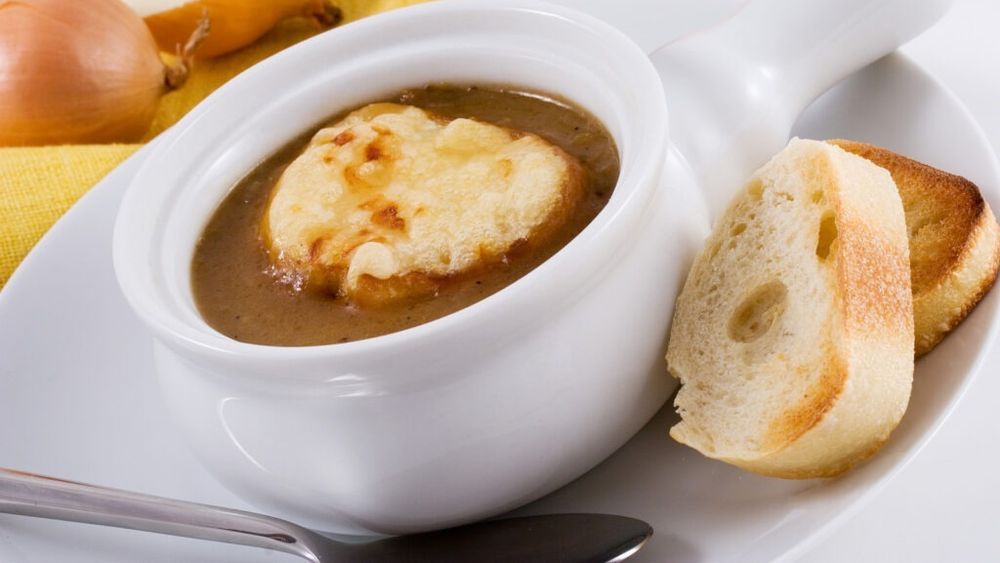 Cum să pregătești cel mai bun sos de ceapă după rețeta Inei Garten / Un preparat simplu, dar spectaculos, surpriza perfectă pentru o petrecere