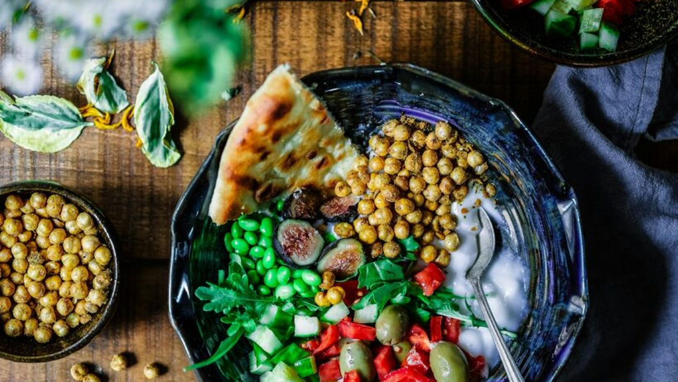 Năut, fasole, linte și tofu: proteinele vegetale care pot susține glicemia stabilă și sațietatea după mese
