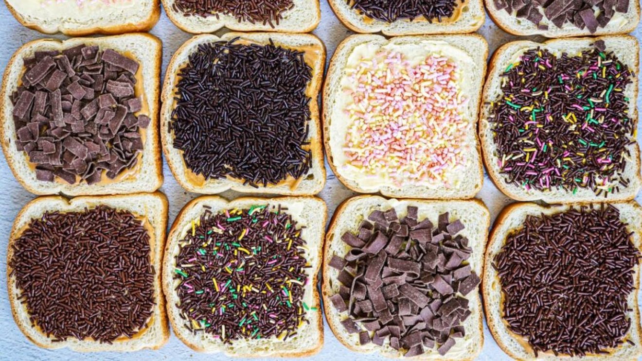 Hagelslag - sandwich-ul olandez dulce și crocant despre care locuitorii Tărilor de Jos spun că ajută la ridicarea moralului național/ Cea mai mare fabrică este construită în stil Willy Wonka