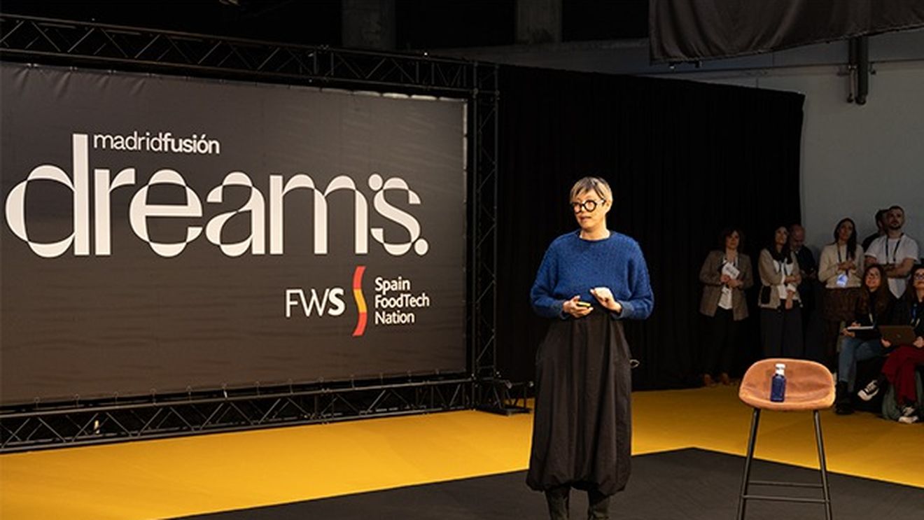 Madrid Fusion | Carnea care „crește” într-o roșie/ O plantă autonomă/ Robotul de bucătărie care îți știe preferințele culinare/ Impulsuri electrice pe limbă pentru a crea gusturi/ IA inovează pentru gastronomia viitorului