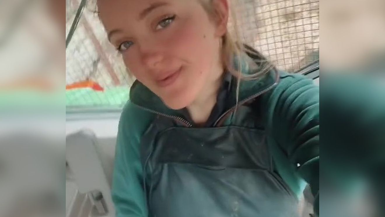 Tânăra britanică de 21 de ani care conduce un tractor de 250.000 de lire sterline: Sentimentul de realizare mă face să rămân în această meserie / Agricultura, care nu mai este o industrie foarte profitabilă, nu îi mai atrage pe tineri