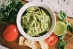 Ingredientul surpriză care transformă complet guacamole / Un bucătar celebru îl numește secretul pentru cea mai cremoasă variantă