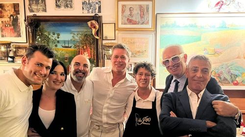 Festivalul de film de la Veneția: George Clooney l-a prezentat pe prietenul său Brad Pitt unui chef care acum un an i-a dedicat un preparat special din pește