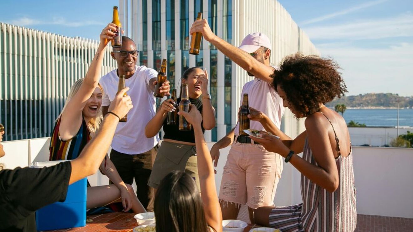 Locuitorii Barcelonei cer interzicerea de noi terase pe domeniul public. Afluxul de turiști creează tot mai mult disconfort rezidenților