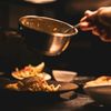 Un show culinar de pe Netflix crește rezervările restaurantelor cu peste 300% / Formatul reflectă contrastul dintre gastronomia stradală și experiențele culinare de tip Michelin