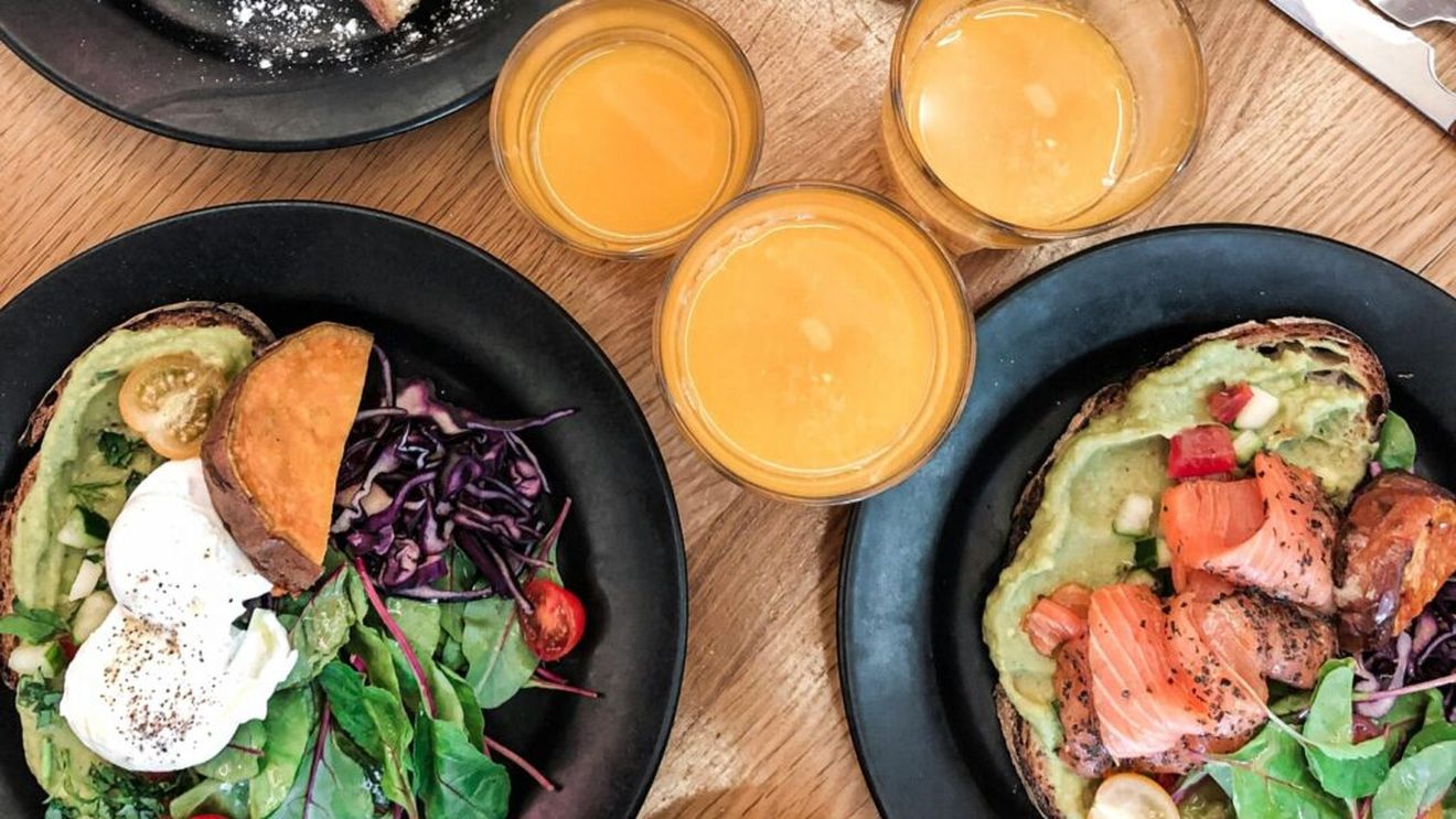 Ce este vitamina D3 și ce beneficii are: Mănâncă somon și sardine, lapte și gălbenuș de ou, bea suc de portocale și stai la soare, dacă vrei să ai oase sănătoase, o imunitate bună și să reduci inflamațiile din corp