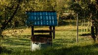 Se taxează apa din fântâni? Ce prevede, de fapt, legea și de unde au apărut teoriile despre contoare, sigilări și închisoare