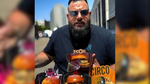 VIDEO | Cel mai scump hamburger din lume costă peste 9.000 de euro și obligă la un „pact de confidențialitate” pe cei care îl gustă. Recenziile sunt interzise