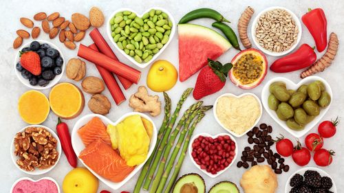 5 alimente banale care pot susține sănătatea inimii mai mult decât multe diete complicate / Fructe de pădure, cafea, ceai și încă două alimente recomandate de specialiști