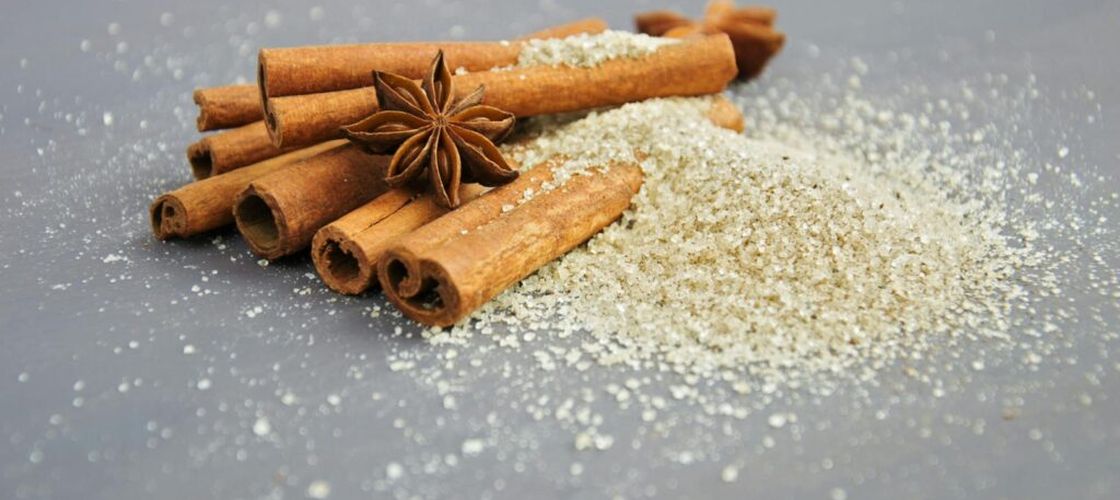 Banalul condiment care te scapă de furnici. În bucătărie este folosit pentru aromatizarea deserturilor sau băuturilor