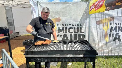 VIDEO | Festivalul Micul de Aur 2025 transformă Bucureștiul în Capitala Micului / Concursuri, muzică și rețete tradiționale / Bonus, desemnarea celui mai bun mic, un campionat de table și muzică live